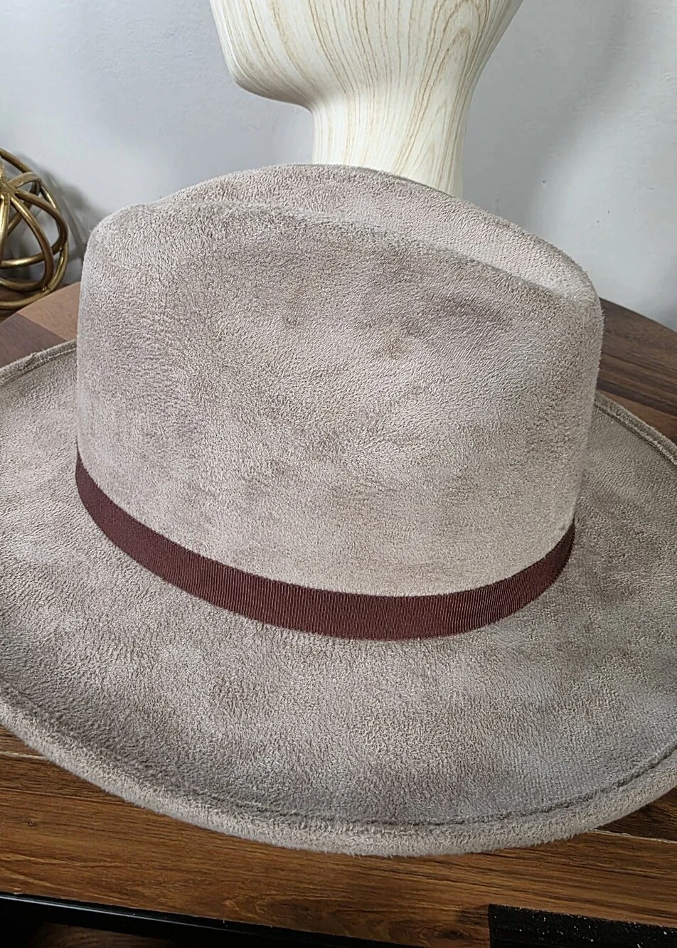NWT Journey Wide Brim Fedora Hat Tan Cream felt Ribbon Accent Size M